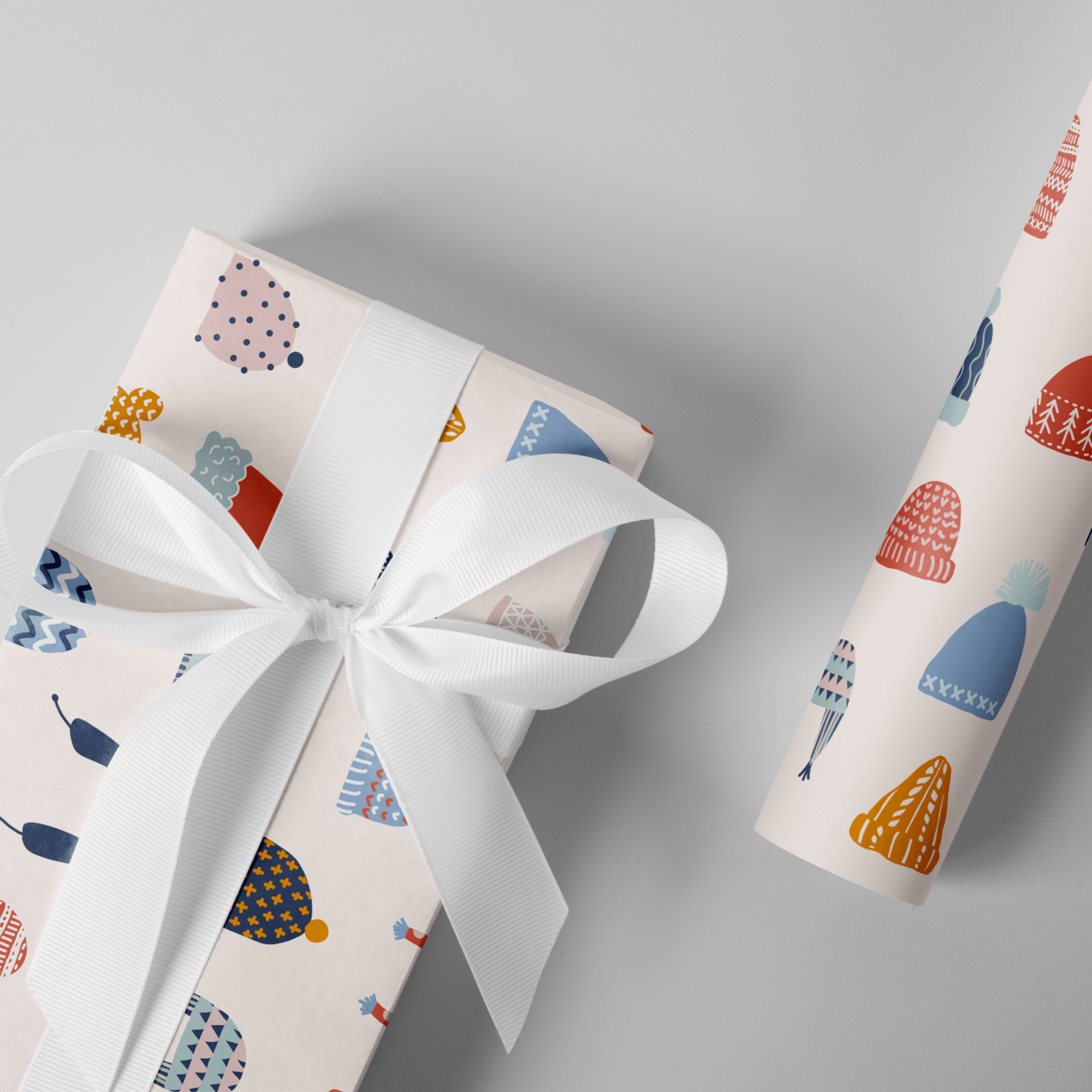 cadeau et rouleau papier cadeau bonnet