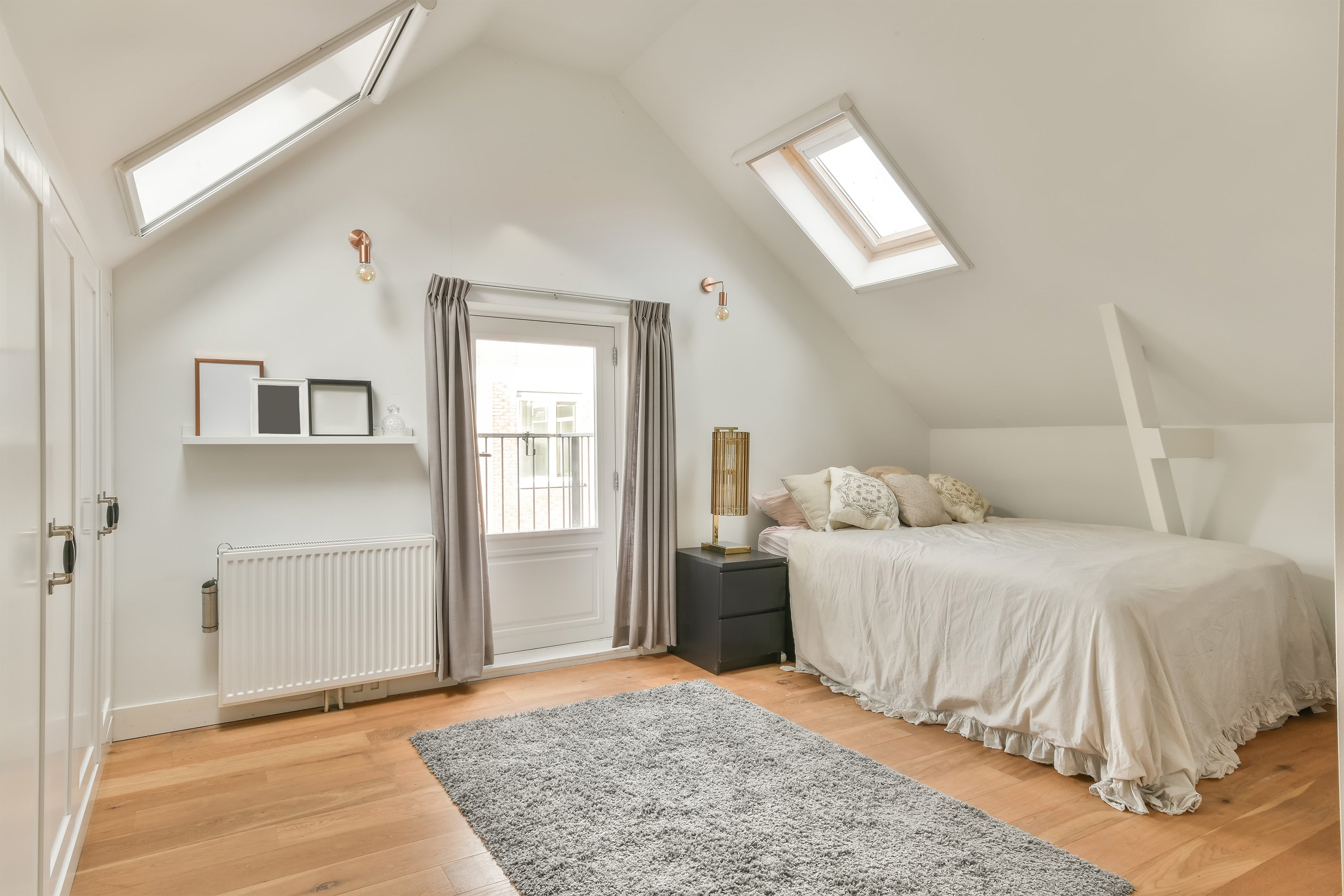 chambre a coucher ambiance blanche et neutre