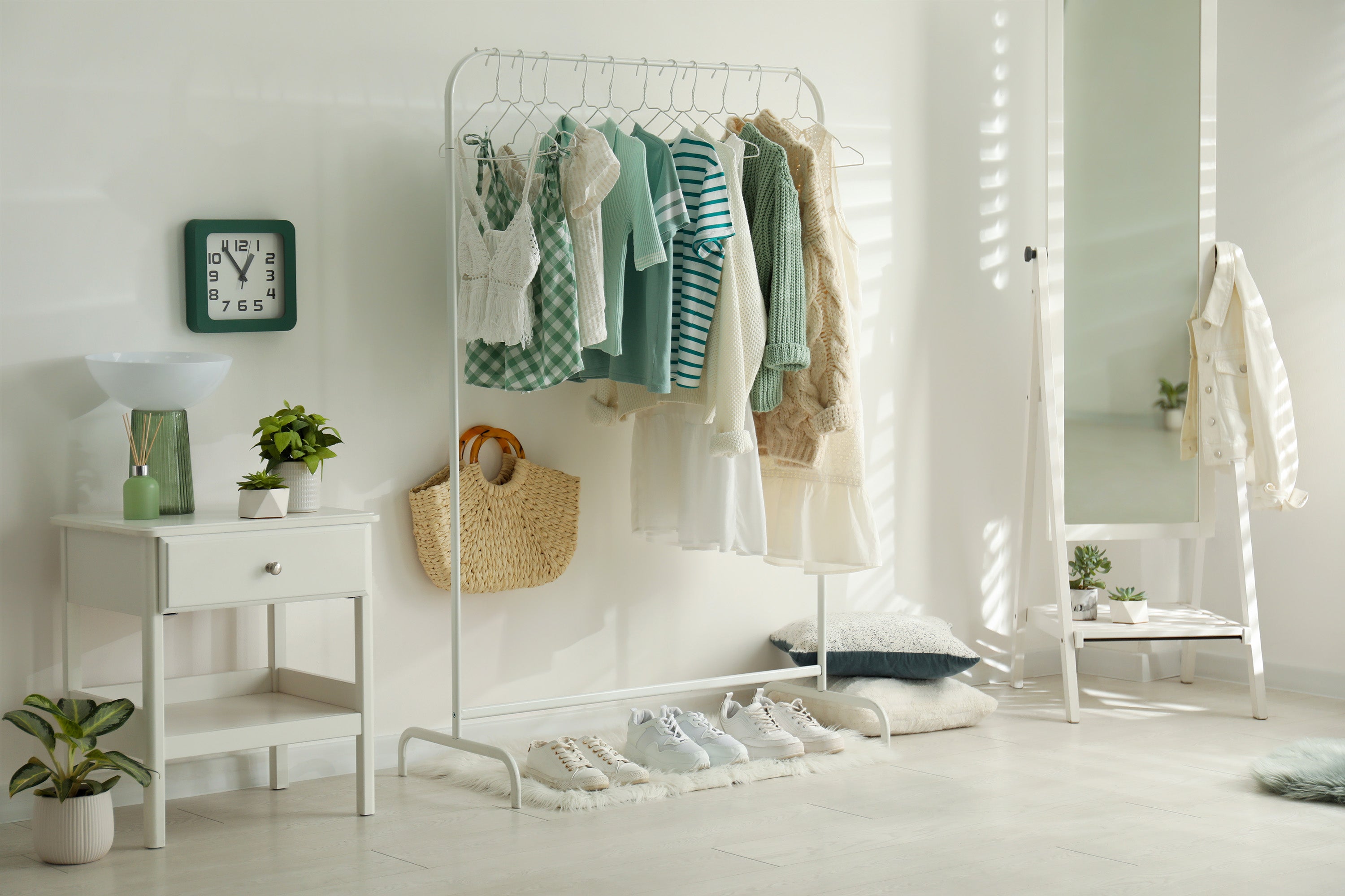dressing vert et blanc avec mur vide