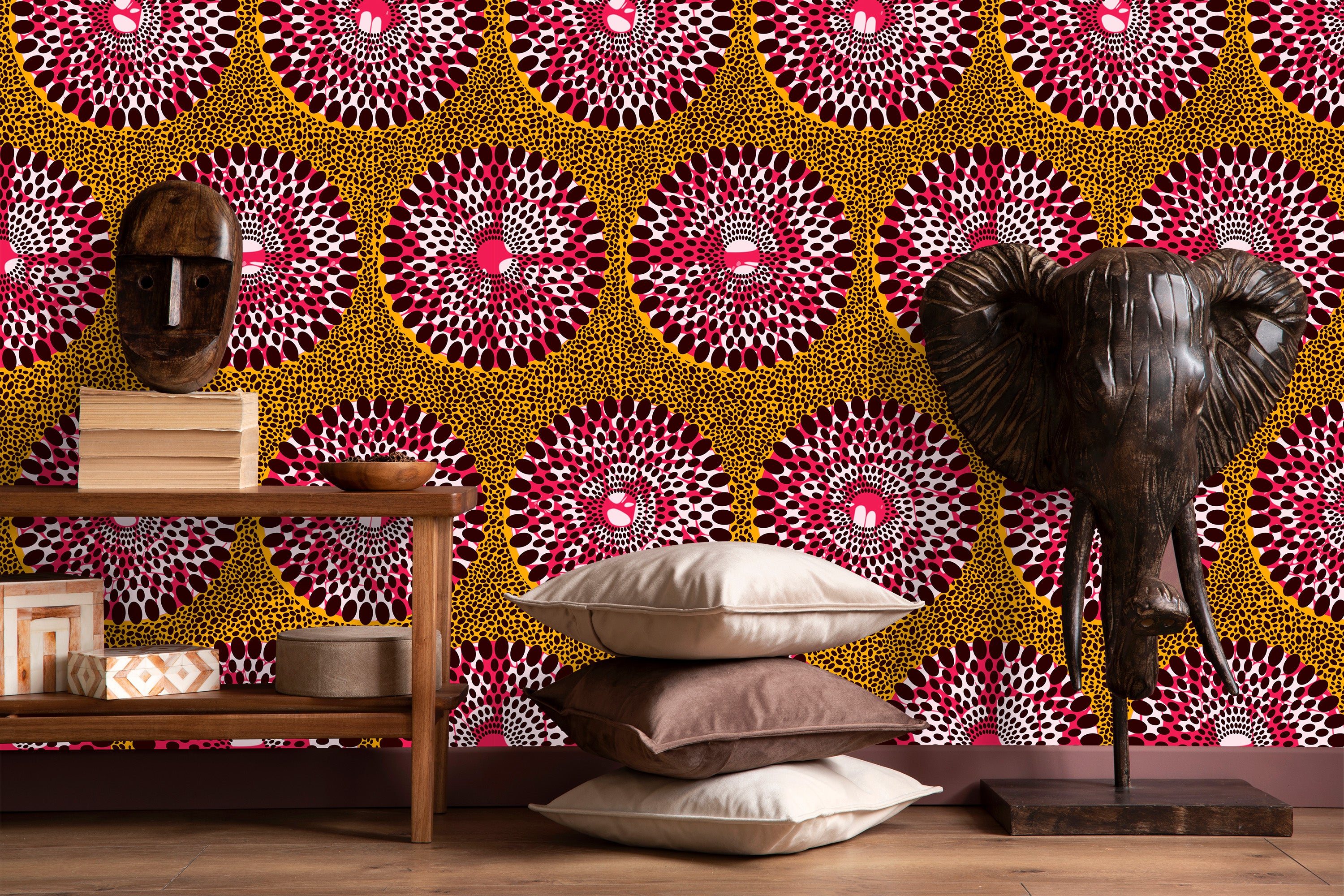 piece à vivre coussin meuble papier peint motifs africains jaune et rouge